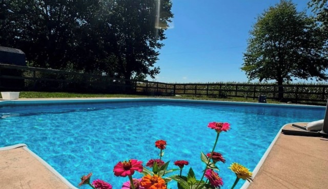 Cozy Country Home/Hot Tub/Pool/WI-FI/King Bed/Gym