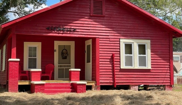 Cozy country home near Lake Eaufula and hunting