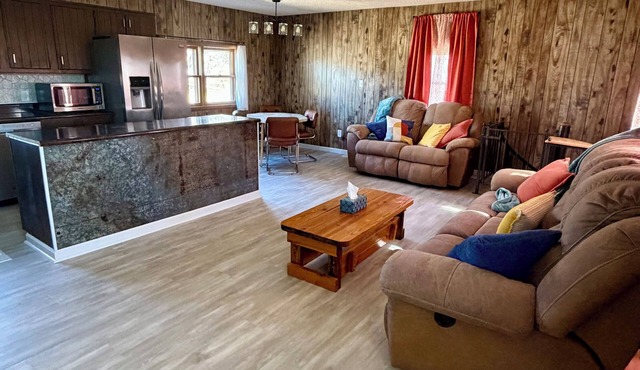 Cozy Country Home- Open Skies and Farmland view