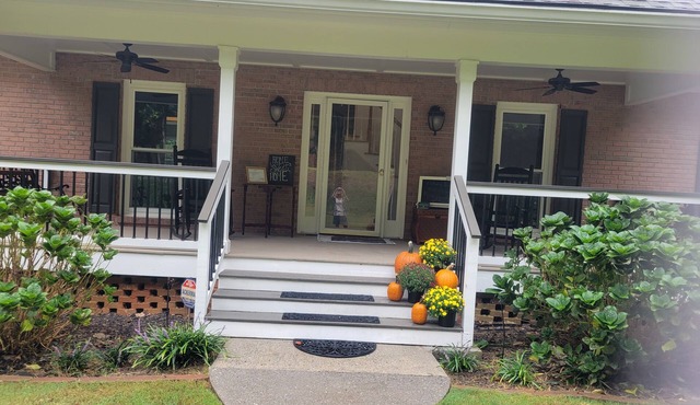 Cozy Country Home with 5 Bedrooms 4 Baths and Swimming Pool