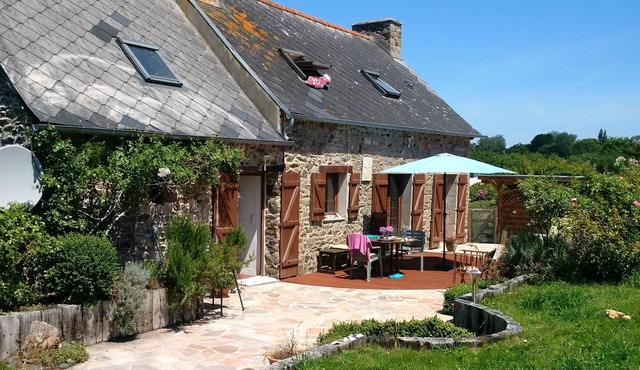 Cozy country home with garden in a quiet location, 10 km from the beach