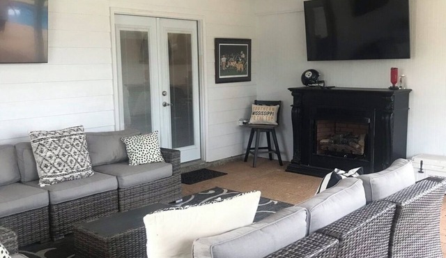 Cozy, country living with plenty of privacy and fun things to do!