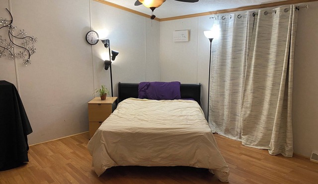 Cozy Country Modular on 1 acre. 20 minute easy drive to UofL, Norton, Floyd Hosp