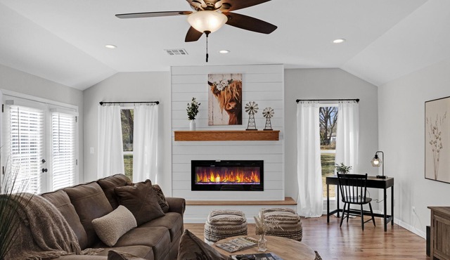 Cozy Country Retreat Just Outside The City