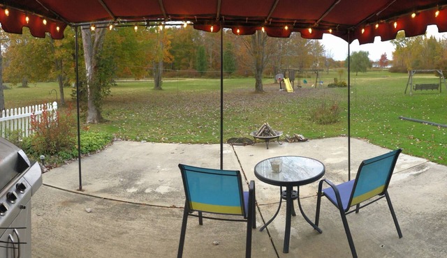Cozy Country Retreat Near SPIRE, Wineries & Ashtabula Harbor. Fisherman welcome