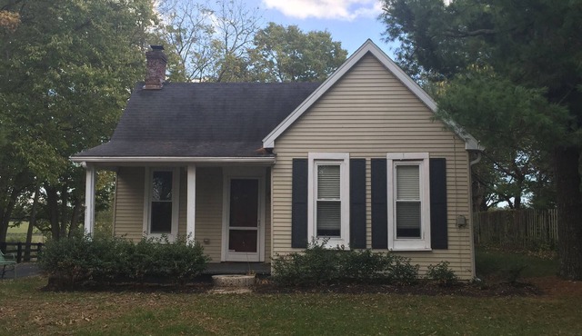 Cozy Country Setting on 10 acres w/fishing pond, tennis and pickleball