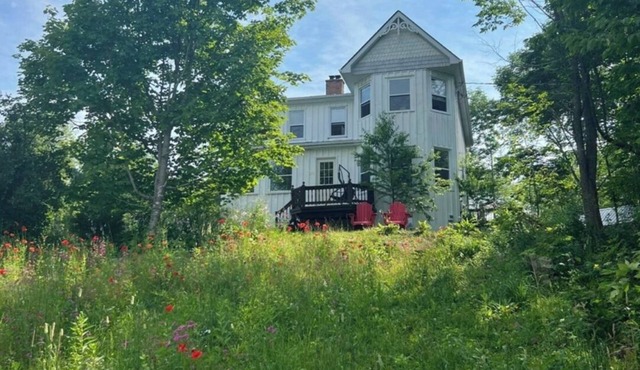 Cozy country side house, with hot tub, pool, sauna in 14 acres private property