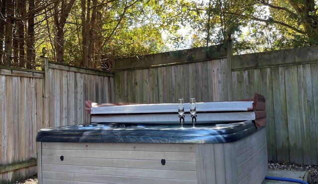 Cozy Country Spring & Summer Getaway | HotTub + Outdoor Pool & Fire Pits