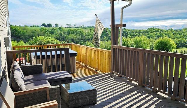 Cozy Country Tree Farm Getaway w/Hot Tub, Fireplace, King Size Bed, Sleeps 12