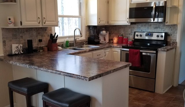 Cozy Countryside Getaway with Fast Wifi/Hot Tub