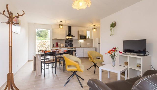 Cozy countryside home with wifi and parking