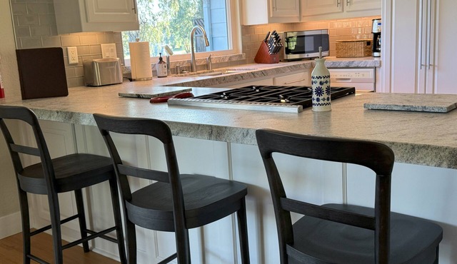 Cozy countryside home on 5 private acres - 30 min. to Sequoia Park entrance