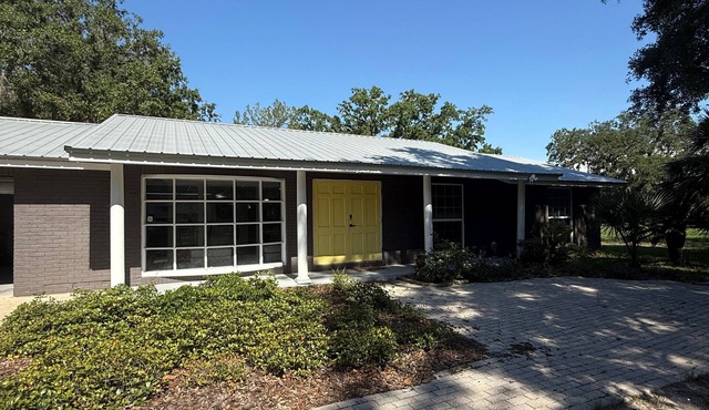Cozy Countryside Retreat — 3 bedroom home with WiFi and AC in Dade City Florida