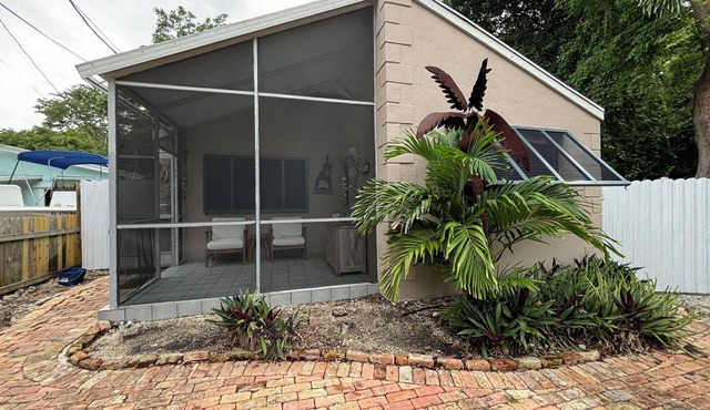 Cozy Couple Getaway! or Great Family Home in Great Location! Pet Friendly Yard!