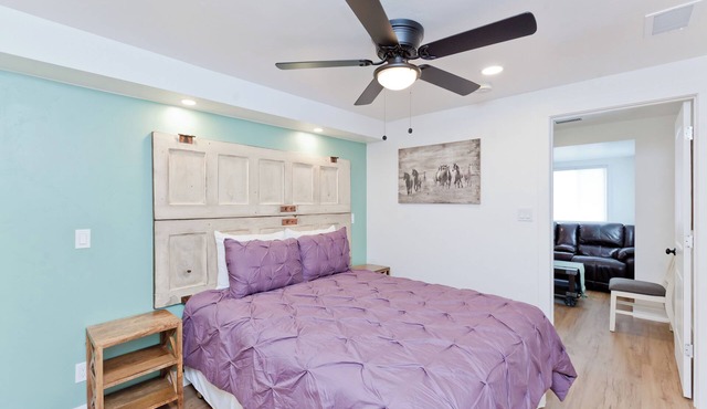 Cozy Couple’s Getaway | Downtown, Trails & Pets Welcome