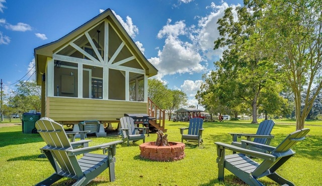 Cozy Couple’s Retreat w/Porch on Bayou Teche!
