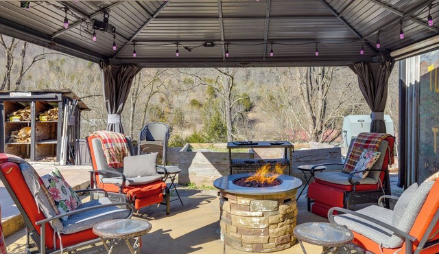 Cozy Couple's Studio w/Hot Tub in Hickman