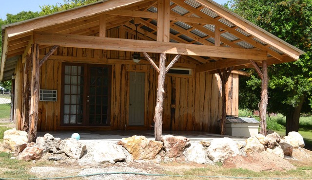 Cozy Couples Cabin New Braunfels, on Lake Dunlap
