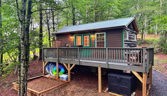 Cozy Couples Cabin, 10 min from West Jefferson