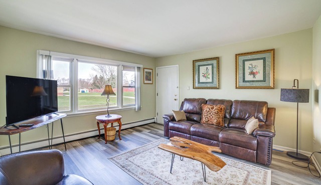 Cozy Couples Escape in Homewood: Pets Welcome!
