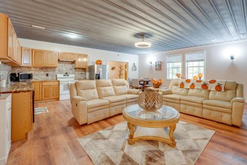 Cozy Couples Escape with Patio in Northwest Georgia