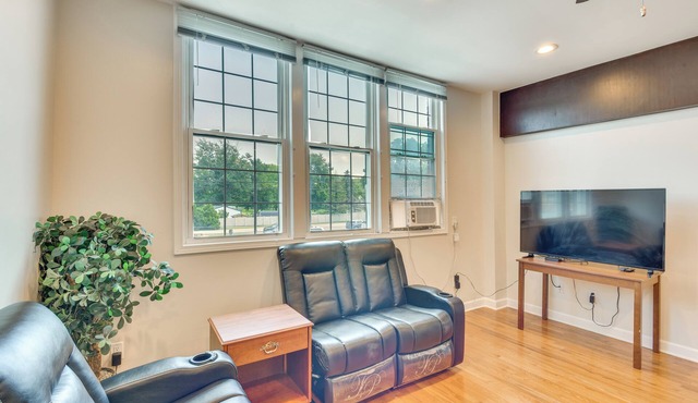 Cozy Couples’ Getaway < 2 Mi to Lake Michigan!