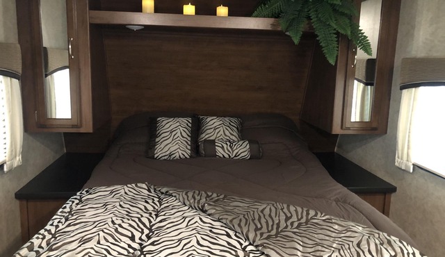 Cozy Couples Glamping just a few minutes to the lake