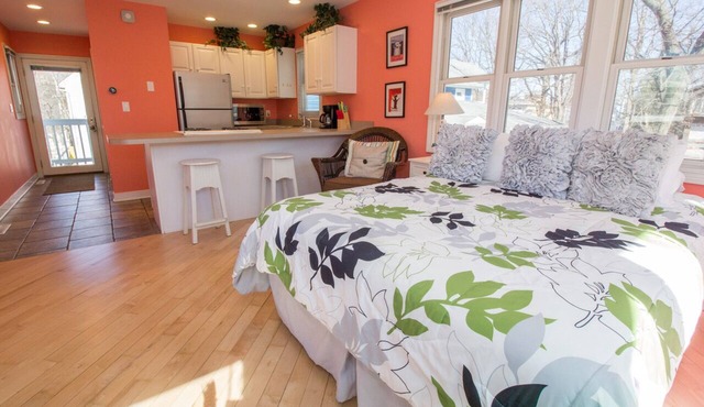 Cozy Couples Retreat in Beachwalk Resort w/Hot Tub