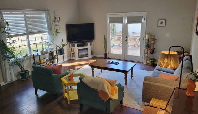 Cozy Courtyard & fenced yard - 2 blocks from Expo!