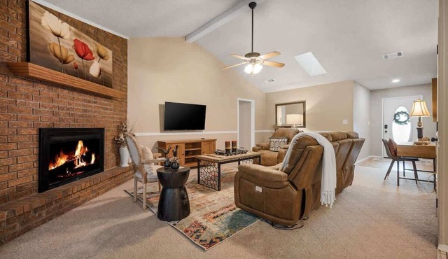 Cozy Cove-Cute 3BR in Town