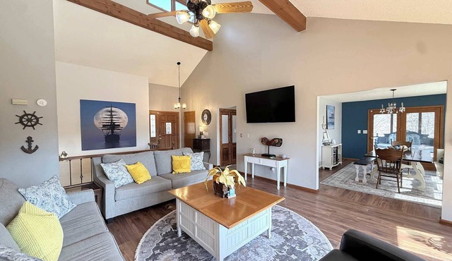 Cozy Cove Escape – Lakefront