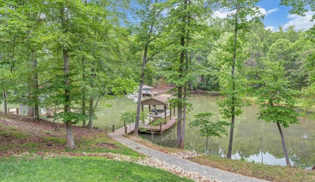 Cozy Cove- Fenced yard for your dog and calm waters to swim for the family