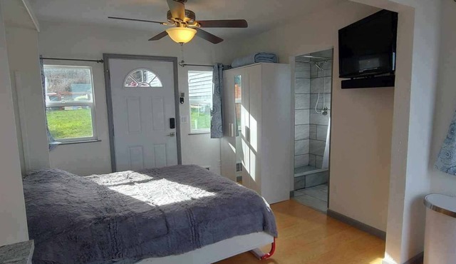 Cozy Cove: tiny home with an amazing view!