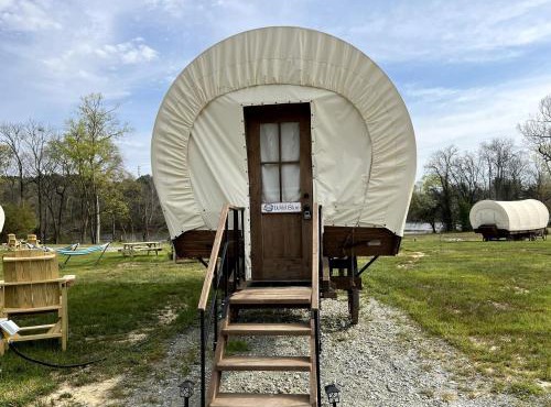 Cozy Covered Wagon for Four on Cape Fear River, Lillington, for Glamping in North Carolina