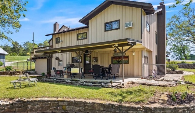 Cozy Cowboy 5-bedroom Western Charm Retreat in Eureka Springs, AR