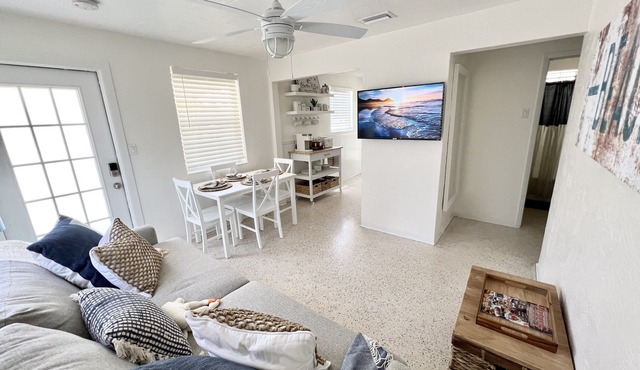 Cozy Crab House, Beachside, Walk to Beach & River, Coffee Bar & Fire Pit