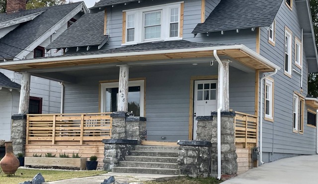 Cozy Craftsman Close to Everything
