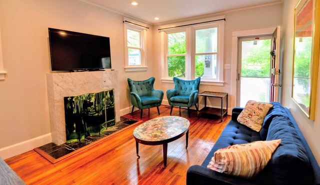 Cozy Craftsman Cottage in Takoma Park 2 bedroom 1 Bath Up to Date and IN STYLE