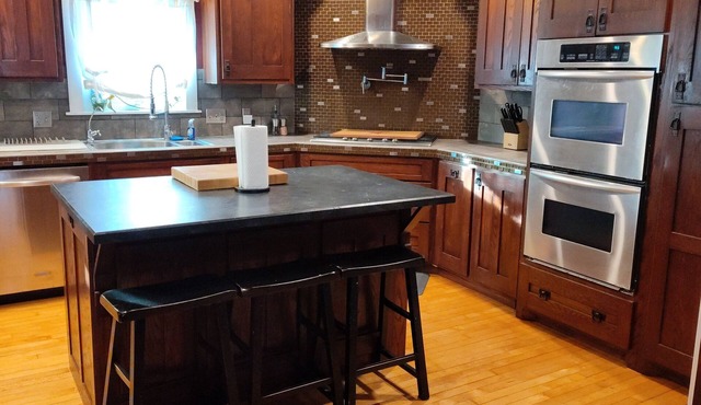 Cozy Craftsman Home in the heart of Enid. Close to shopping, Vance AFB, Downtown