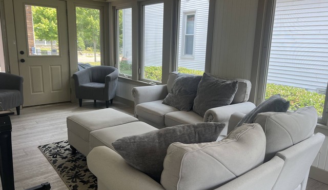 Cozy Craftsman home located downtown Culver