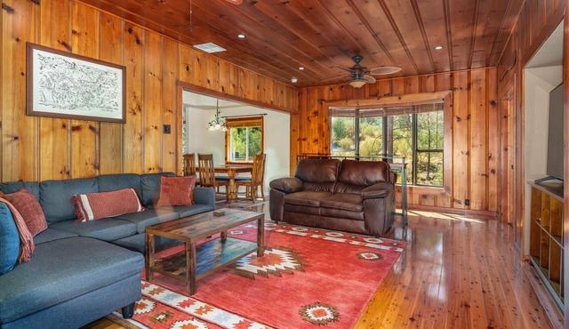 🛶 Cozy Creek Cabin near Yosemite & Bass Lake