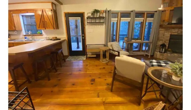 Cozy Creek Cabin