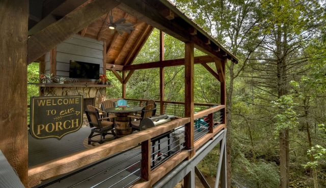 Cozy Creek welcomes pets to its tranquil waters, offering fishing, swimming, a hot tub, outdoor fireplace, fire-pit, and WiFi