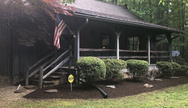 Cozy creekside cabin - Kentucky Lake