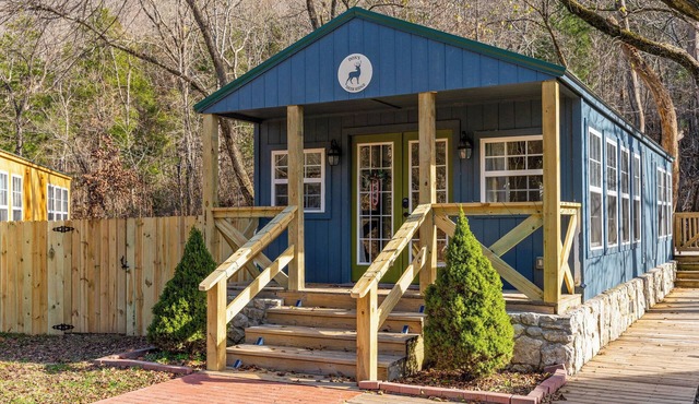 Cozy Creekside Cabin Near Thunder Ridge Sleeps 4