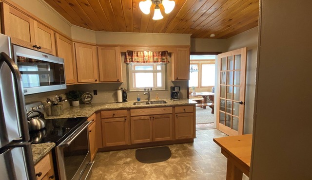 Cozy Creekside Cabin -Lehigh Valley/Allentown