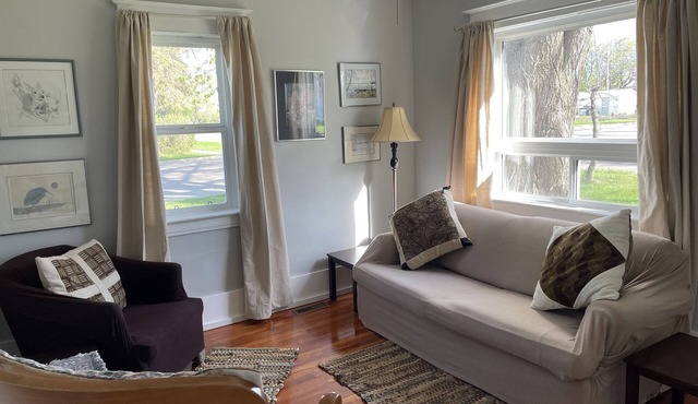 Cozy Creekside cottage offering a quiet rural prairie town experience