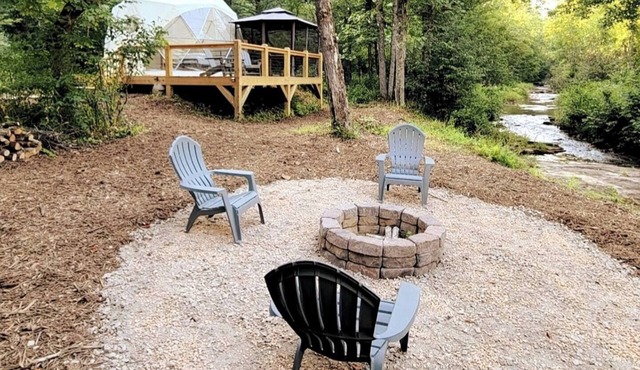 Cozy Creekside Geodome | Hot Shower + WiFi