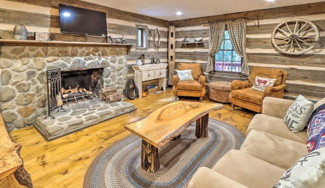 Cozy Creekside Mountain Escape with Hot Tub!