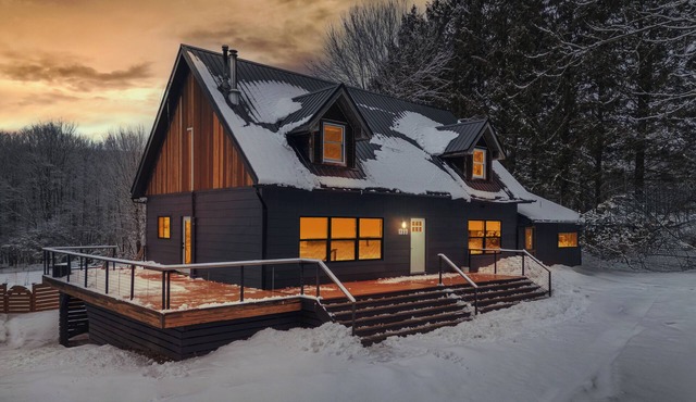 Cozy Creekside Retreat - Minutes to Delhi & Andes
